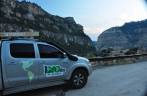 Cruzando um gigantesco canyon no  centro de Wyoming, nos Estados Unidos
